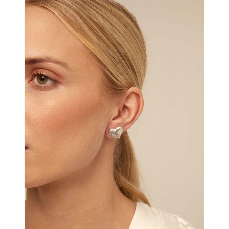 Orecchini placcati argento Sterling a forma di cuore medio